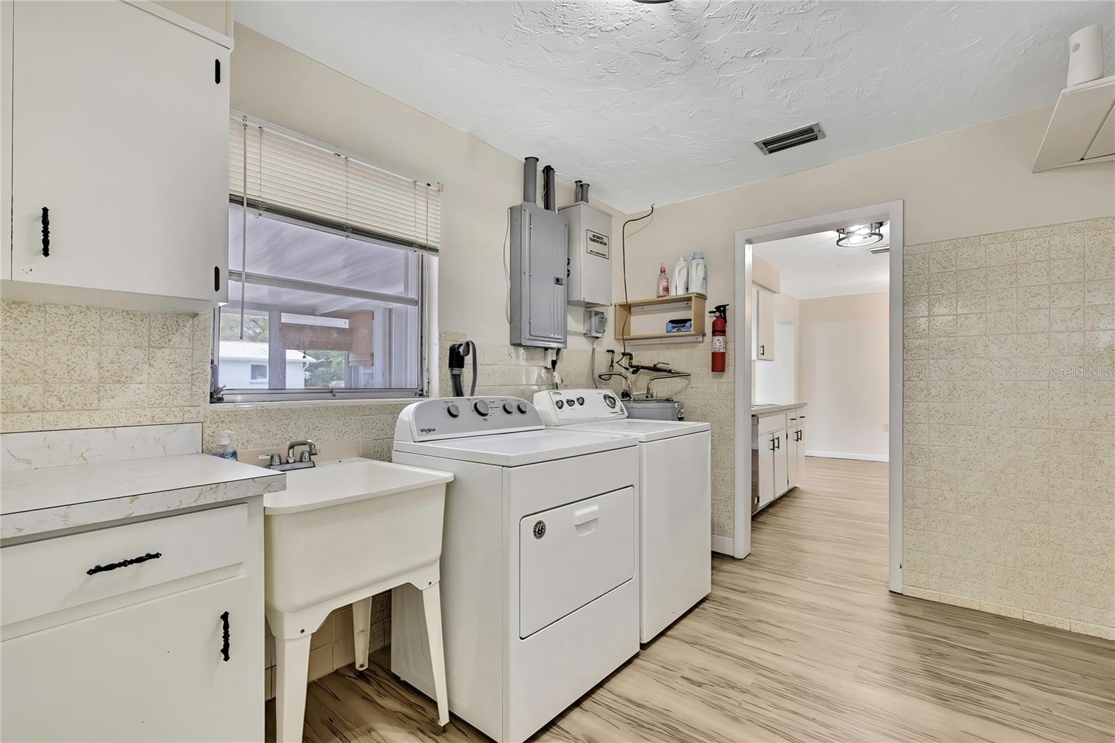 BEVERLY HILLS UNIT 05 - Residential