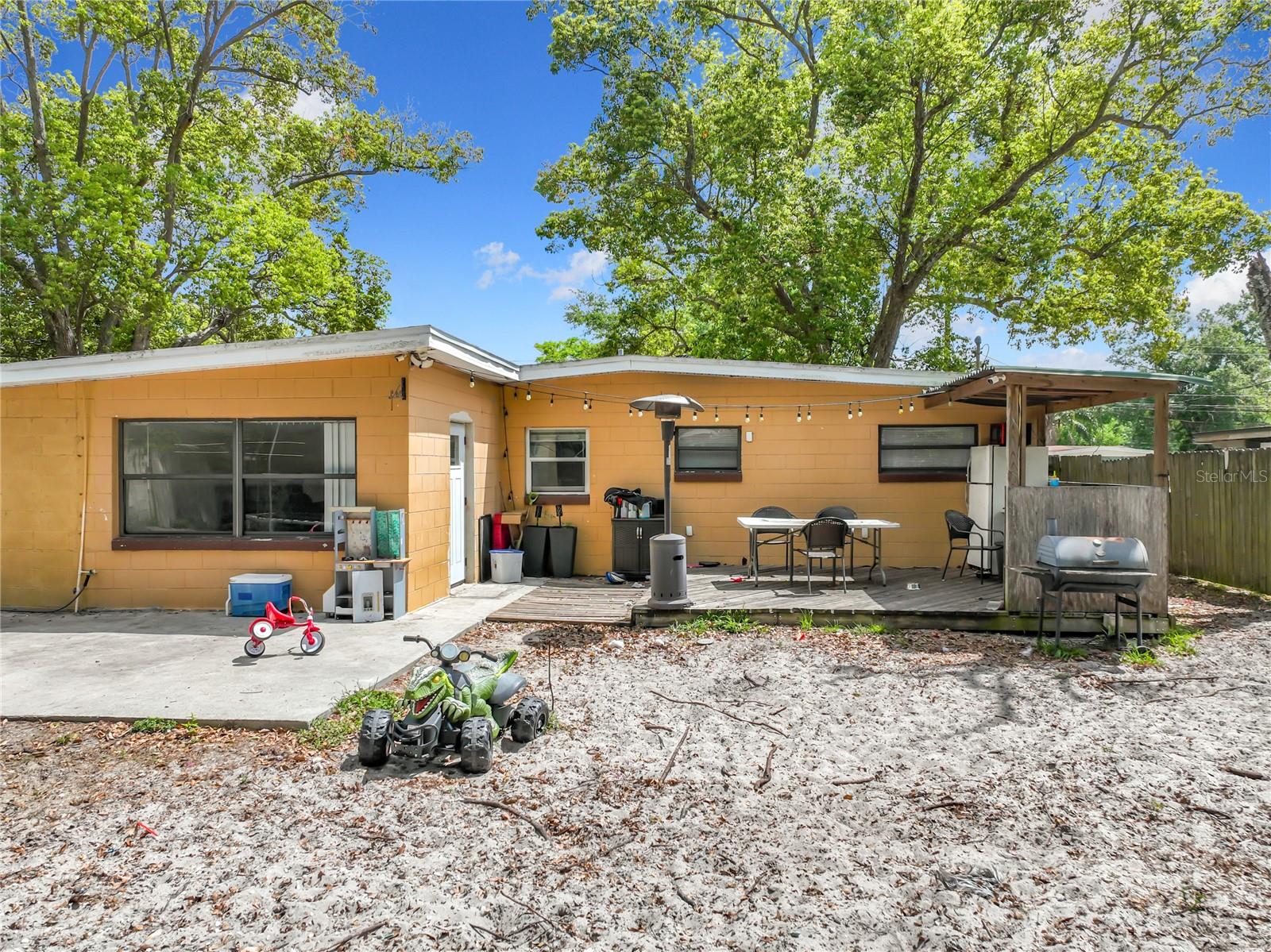 PEACH LAKE MANOR - Residential