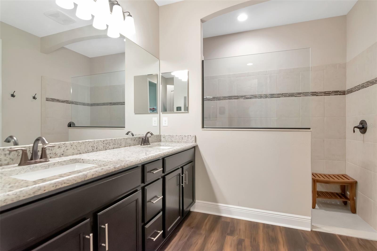 PADDOCK MANOR - Residential