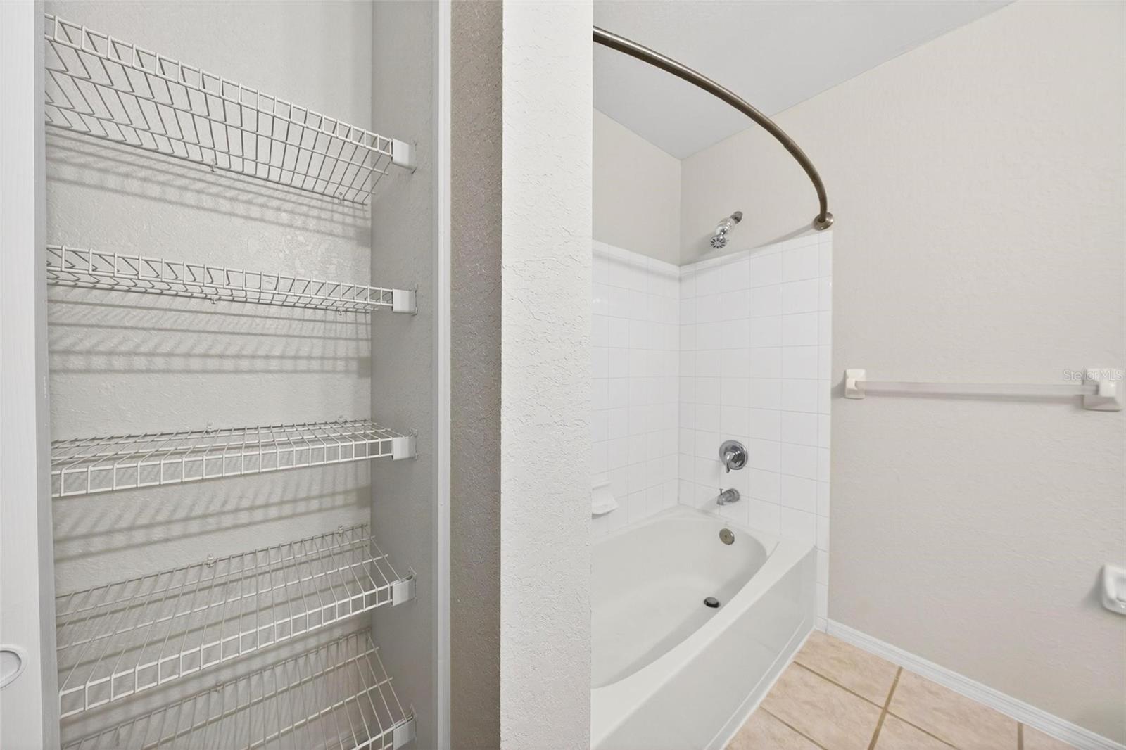 AUDUBON VILLAS/HUNTER CRK CONDO - Residential