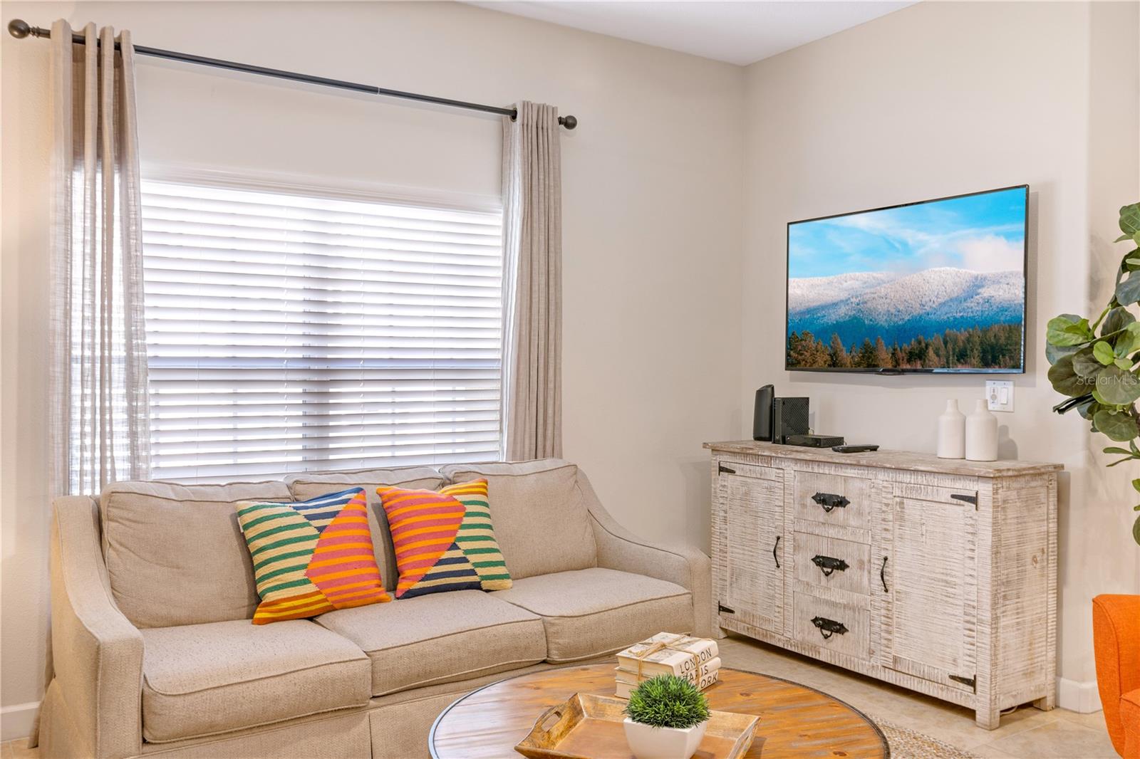 STOREY LAKE - Residential