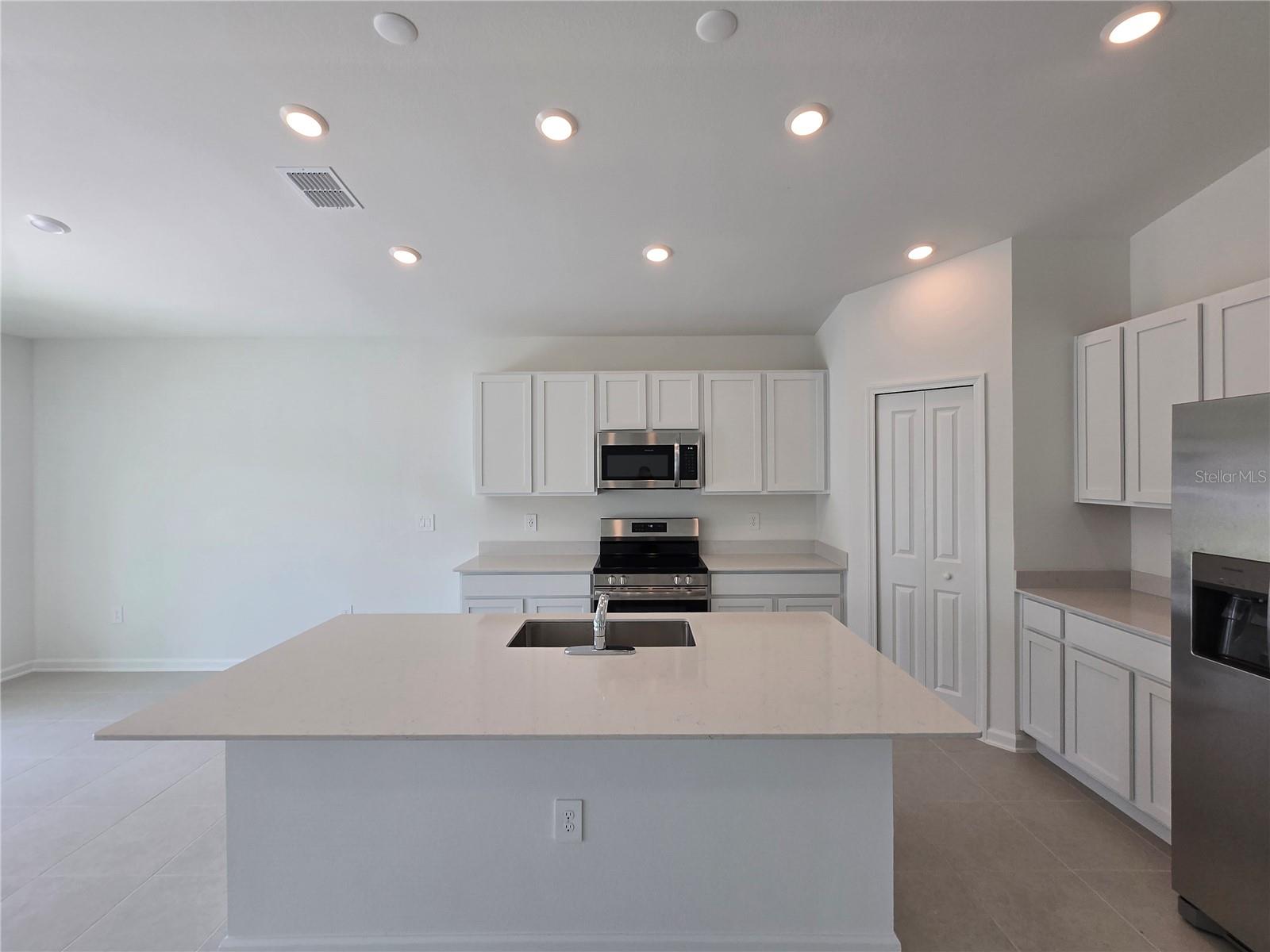 KNIGHTSBRIDGE PH 2 - Residential Lease