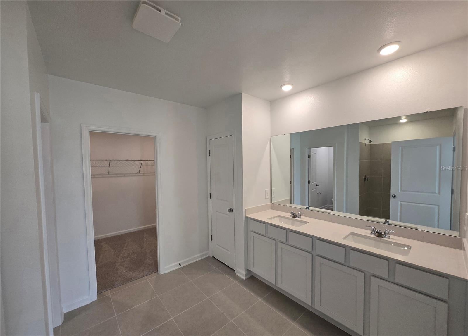 KNIGHTSBRIDGE PH 2 - Residential Lease