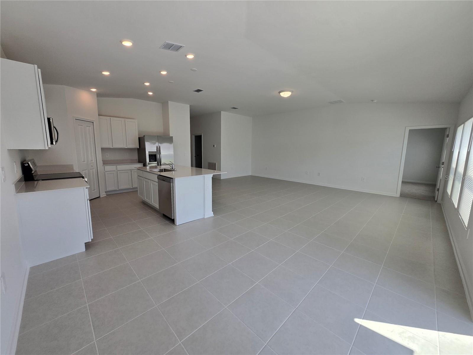 KNIGHTSBRIDGE PH 2 - Residential Lease