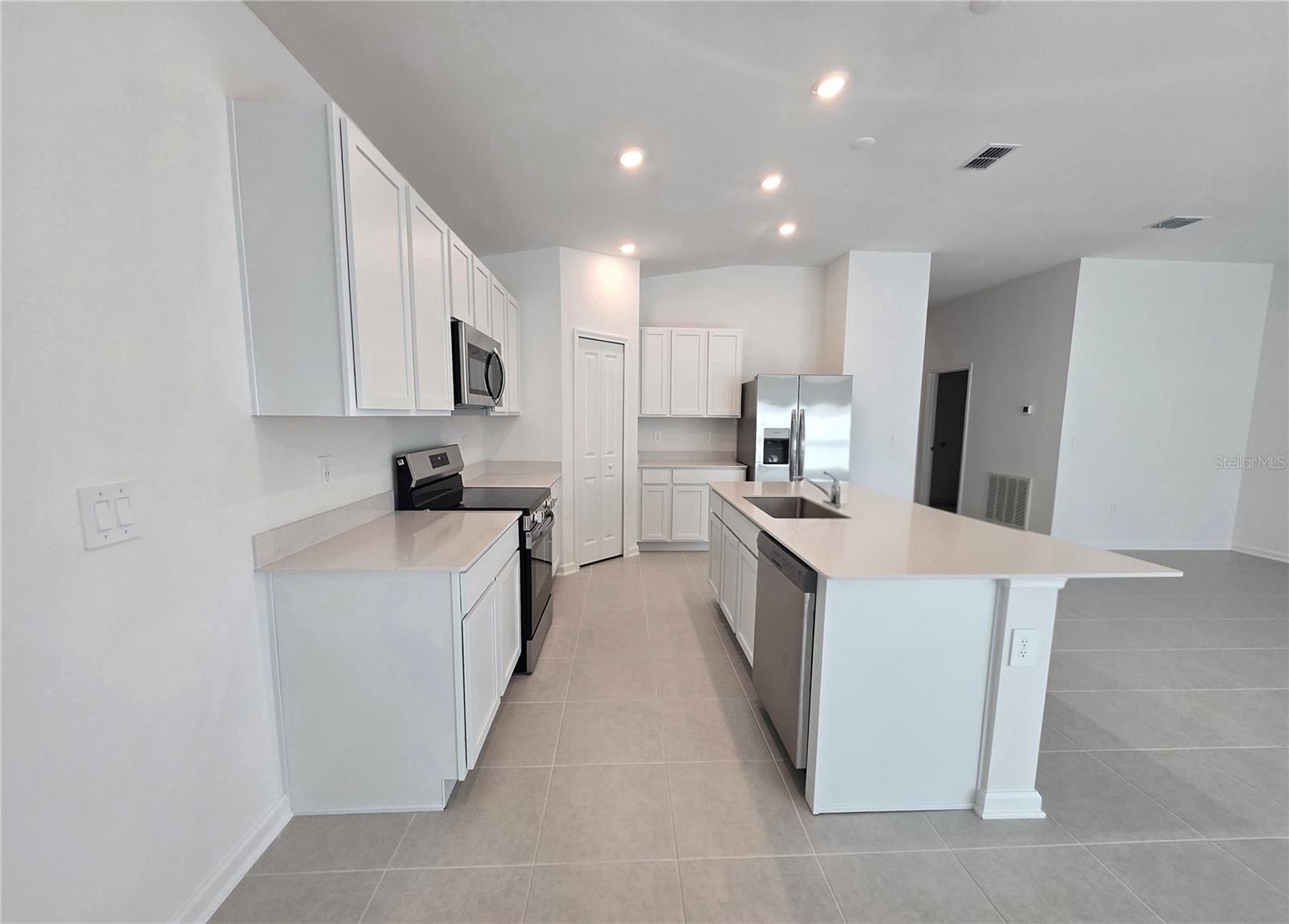 KNIGHTSBRIDGE PH 2 - Residential Lease