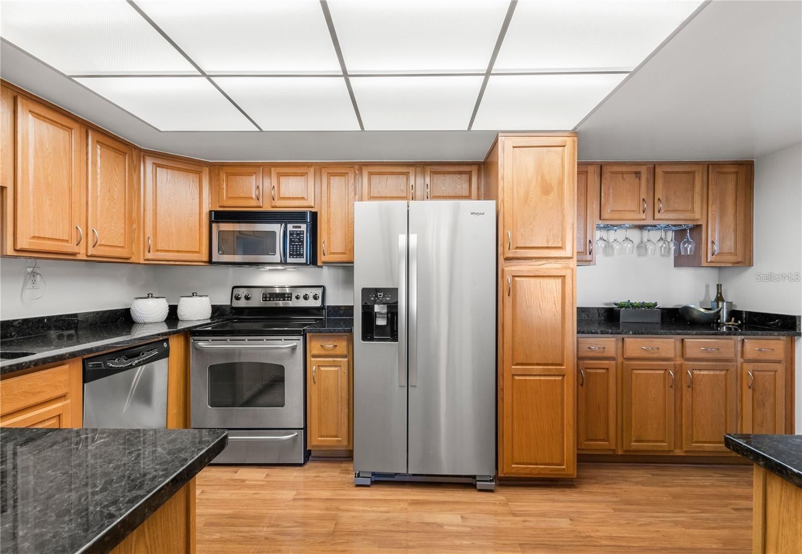 400 ISLAND WAY 503