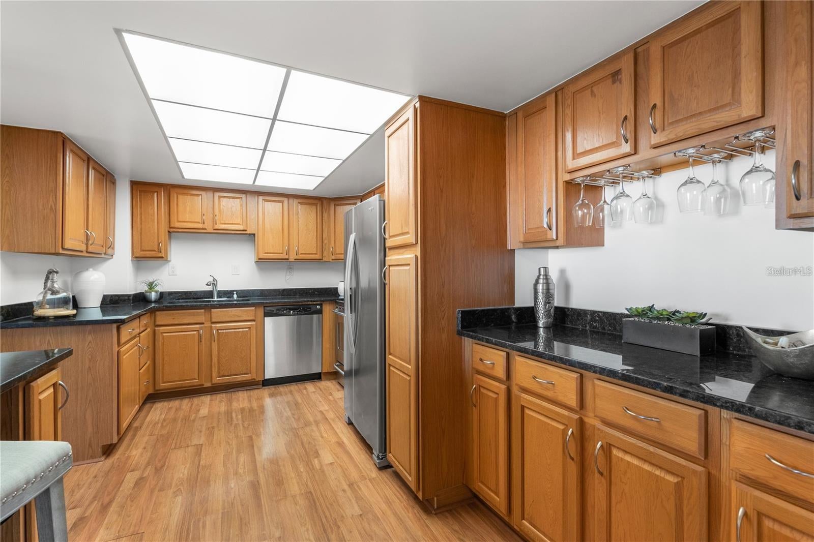 400 ISLAND WAY 503