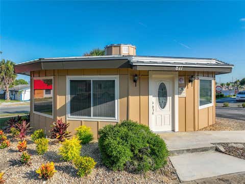 Photo of 811 S Bay Street, Eustis, FL 32726 (MLS # G5114299)
