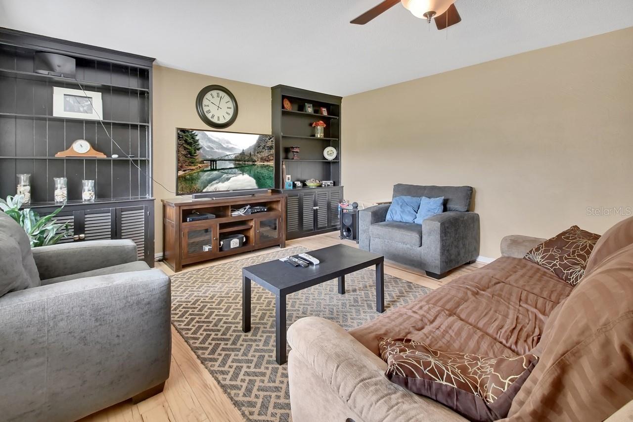 520 CAMELIA LANE