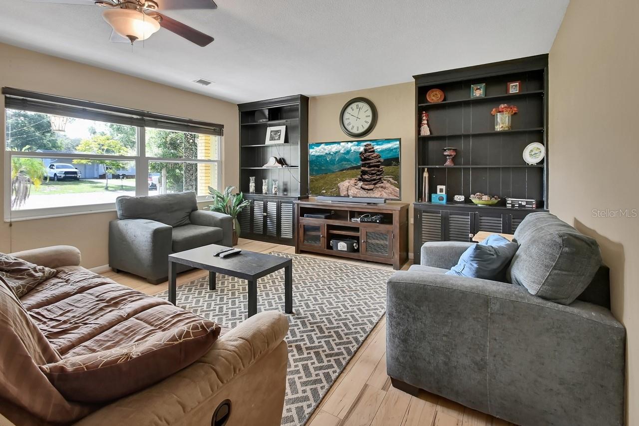 520 CAMELIA LANE