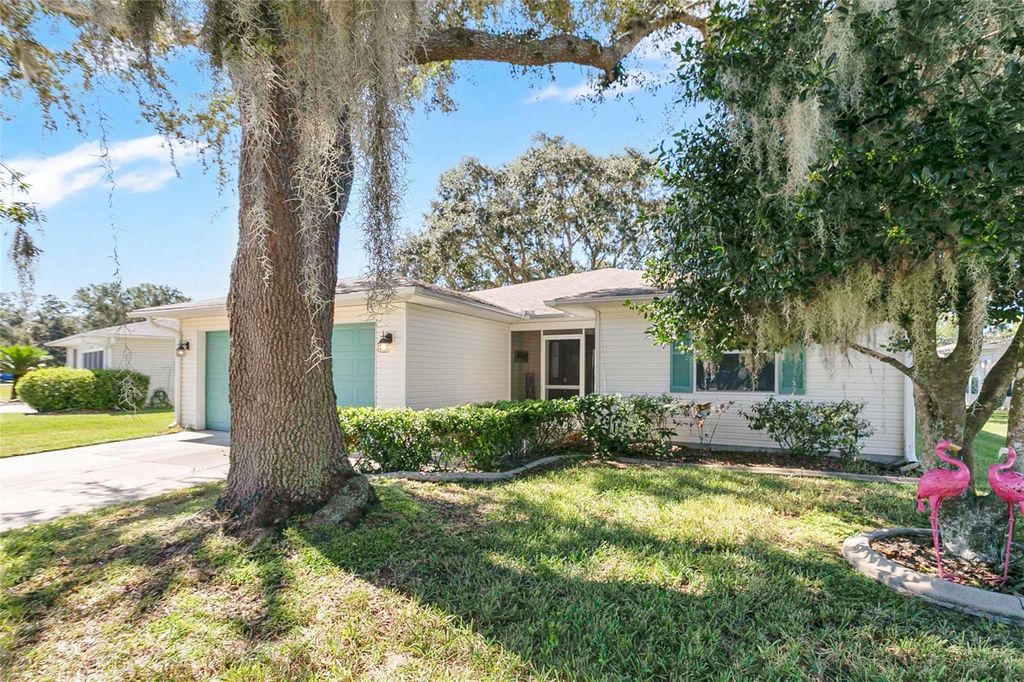 Photo of 32805 Oak Park Drive, Leesburg, FL 34748 (MLS # G5100425)