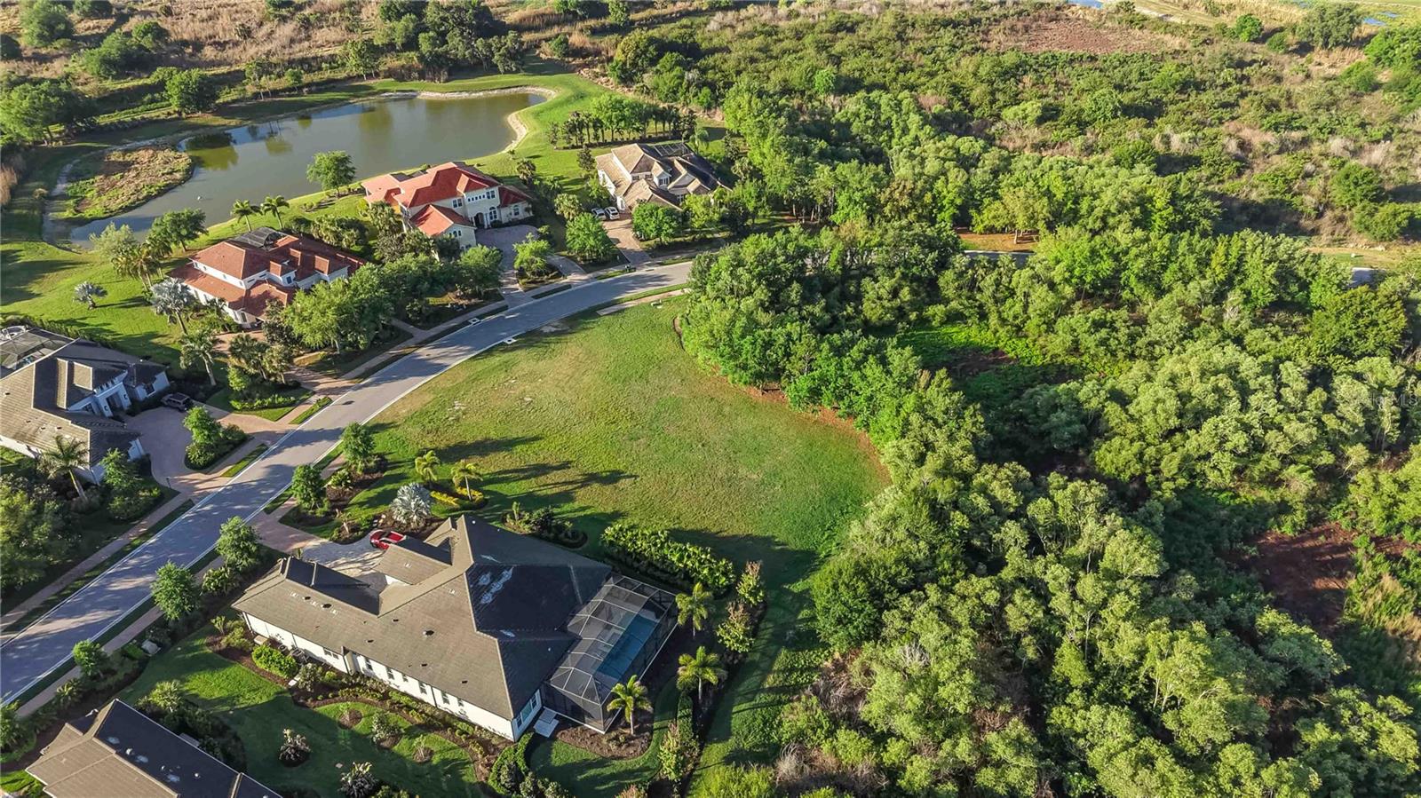 FOUNDERS CLUB - Residential