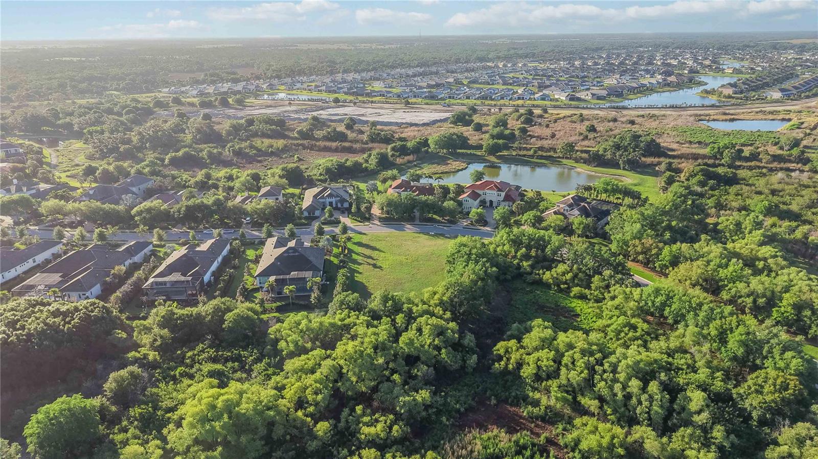 FOUNDERS CLUB - Residential