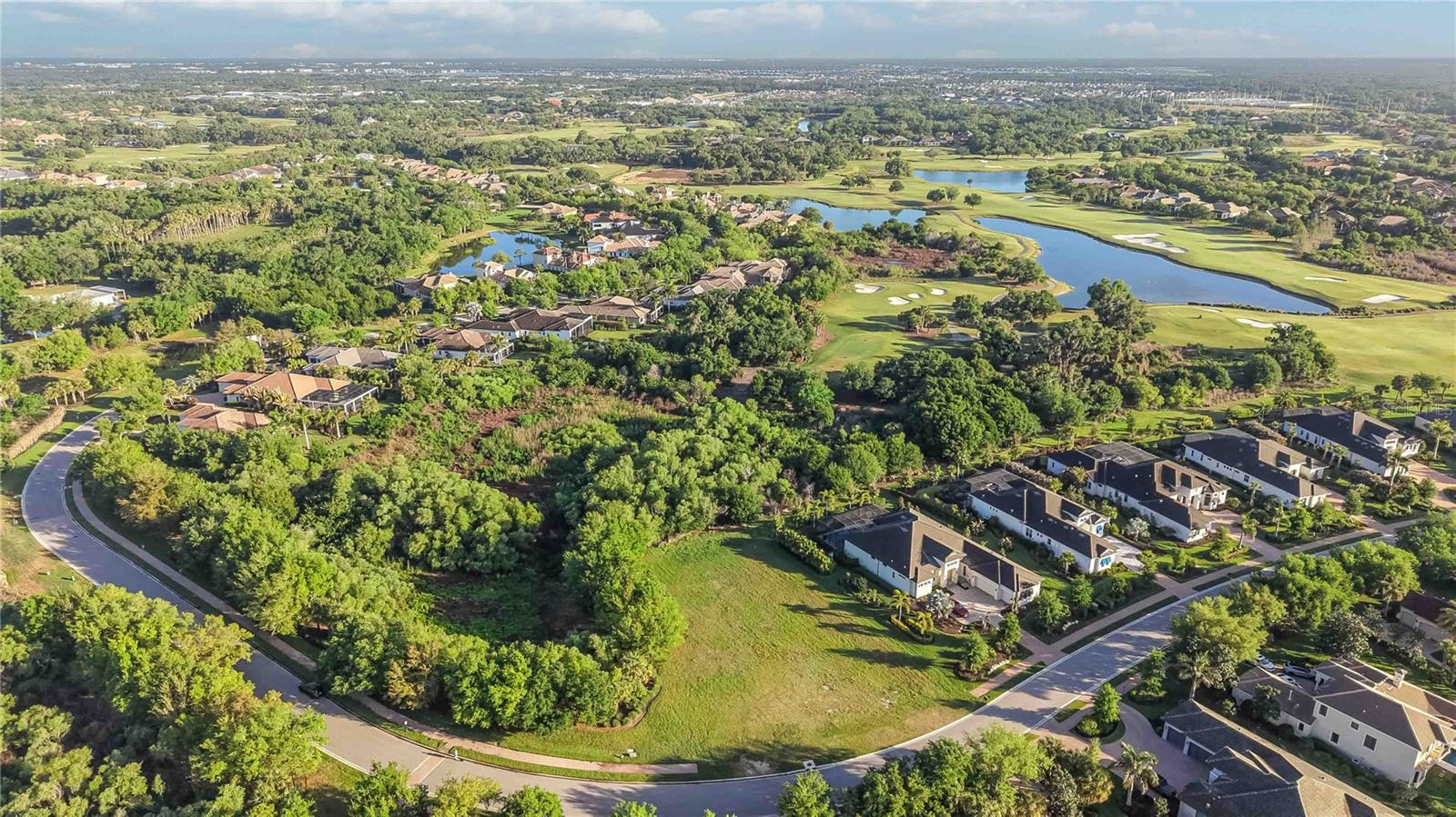 FOUNDERS CLUB - Residential