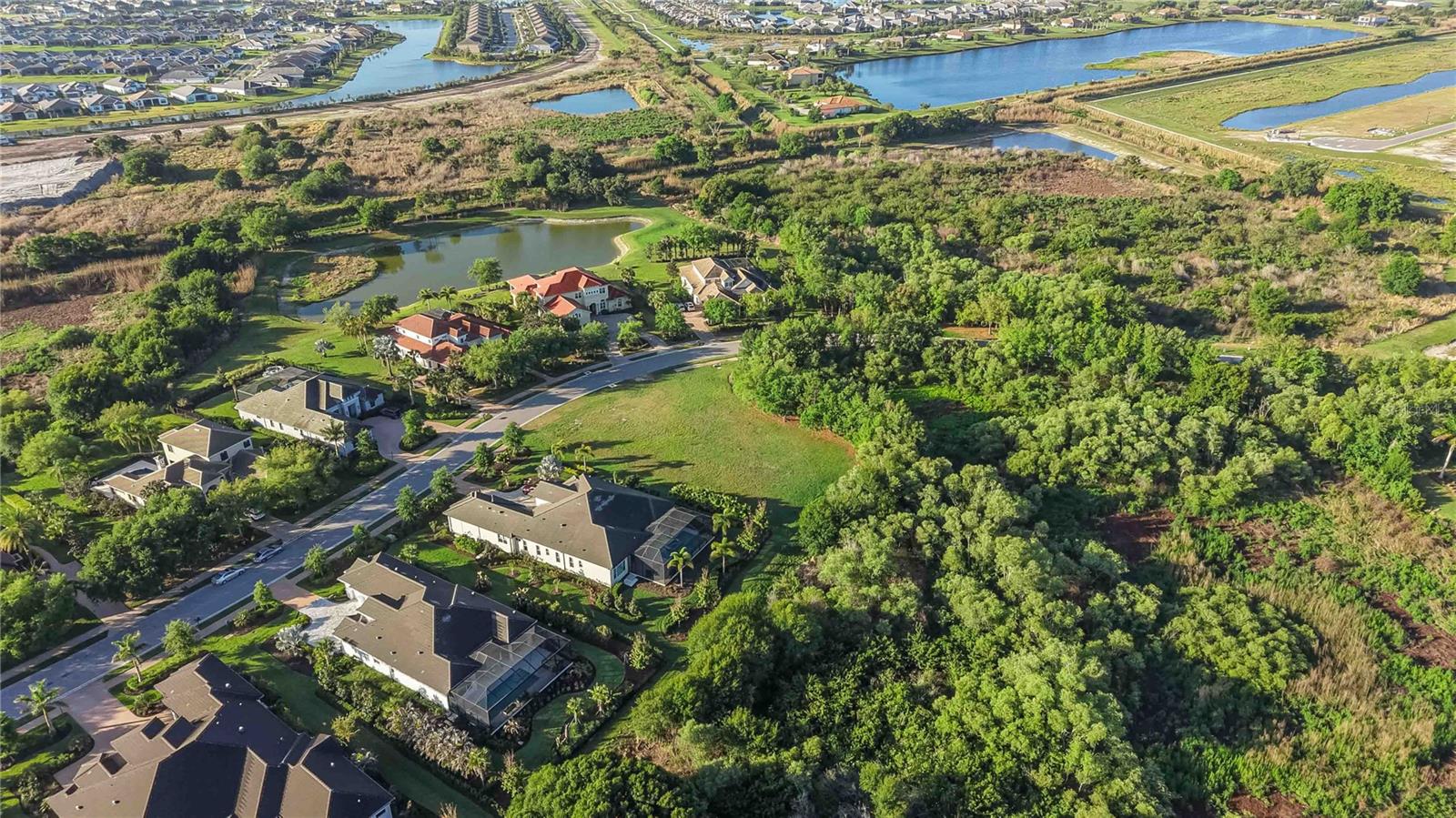 FOUNDERS CLUB - Residential