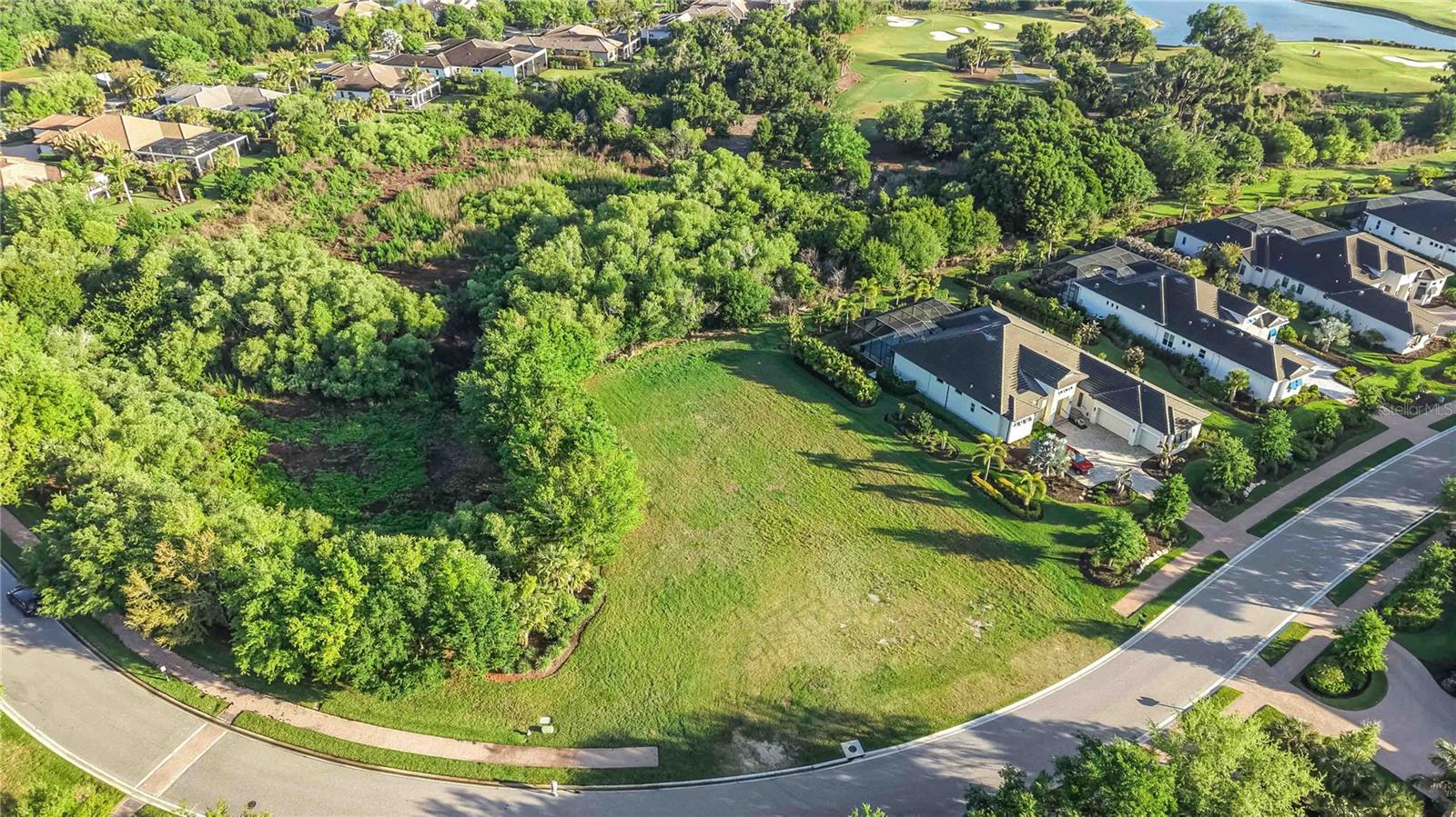 FOUNDERS CLUB - Residential