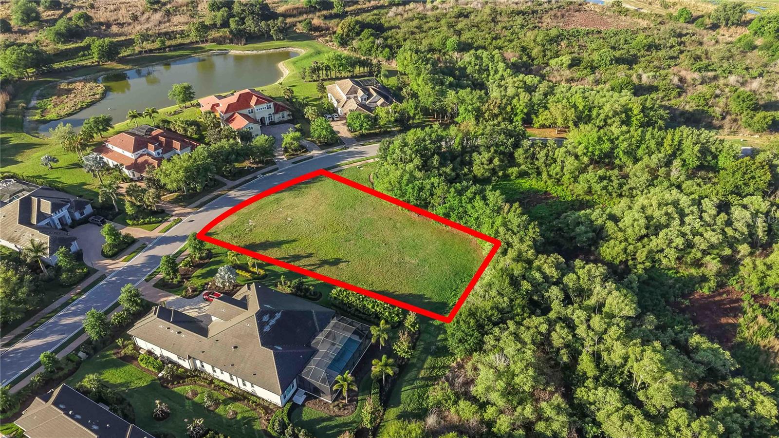 FOUNDERS CLUB - Residential