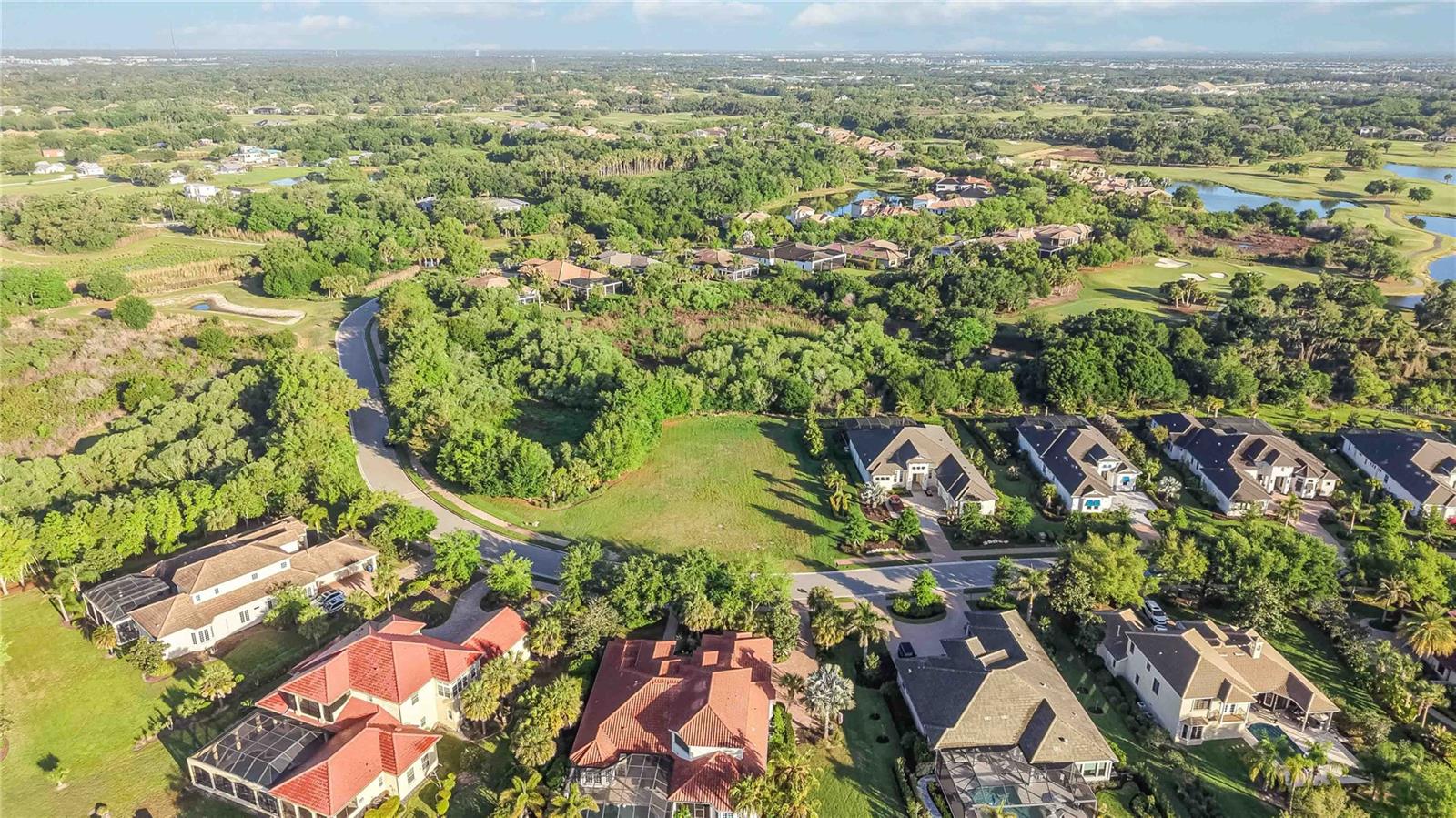 FOUNDERS CLUB - Residential