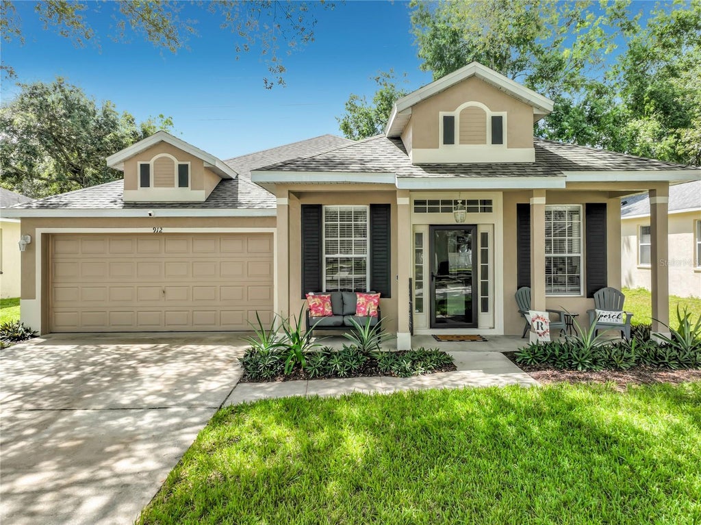 Photo of 912 Magnolia Blossom Court, Apopka, FL 32712 (MLS # G5117430)