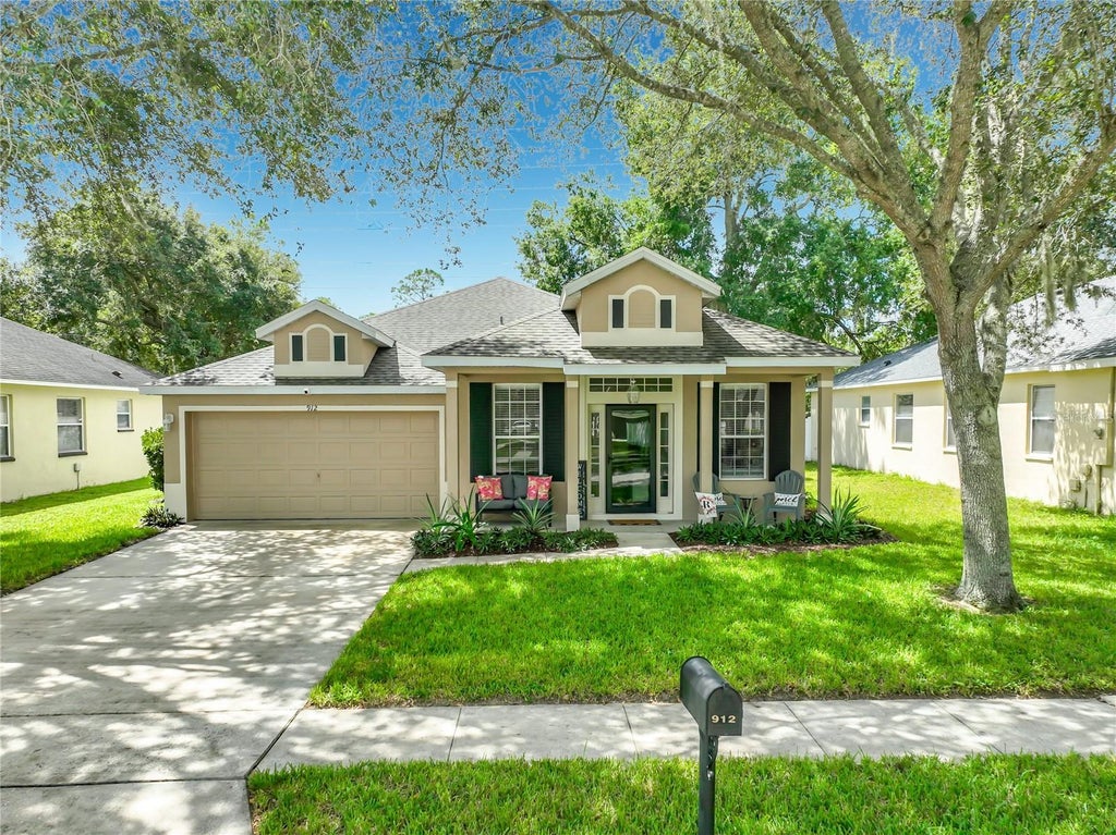 Photo of 912 Magnolia Blossom Court, Apopka, FL 32712 (MLS # G5117430)