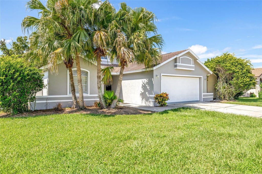 Photo of 404 Emerald Cove Loop, Lakeland, FL 33813 (MLS # L4964202)