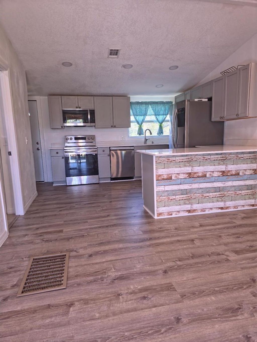 Photo of 4325 Henry J Avenue, Saint Cloud, FL 34772 (MLS # S5144004)