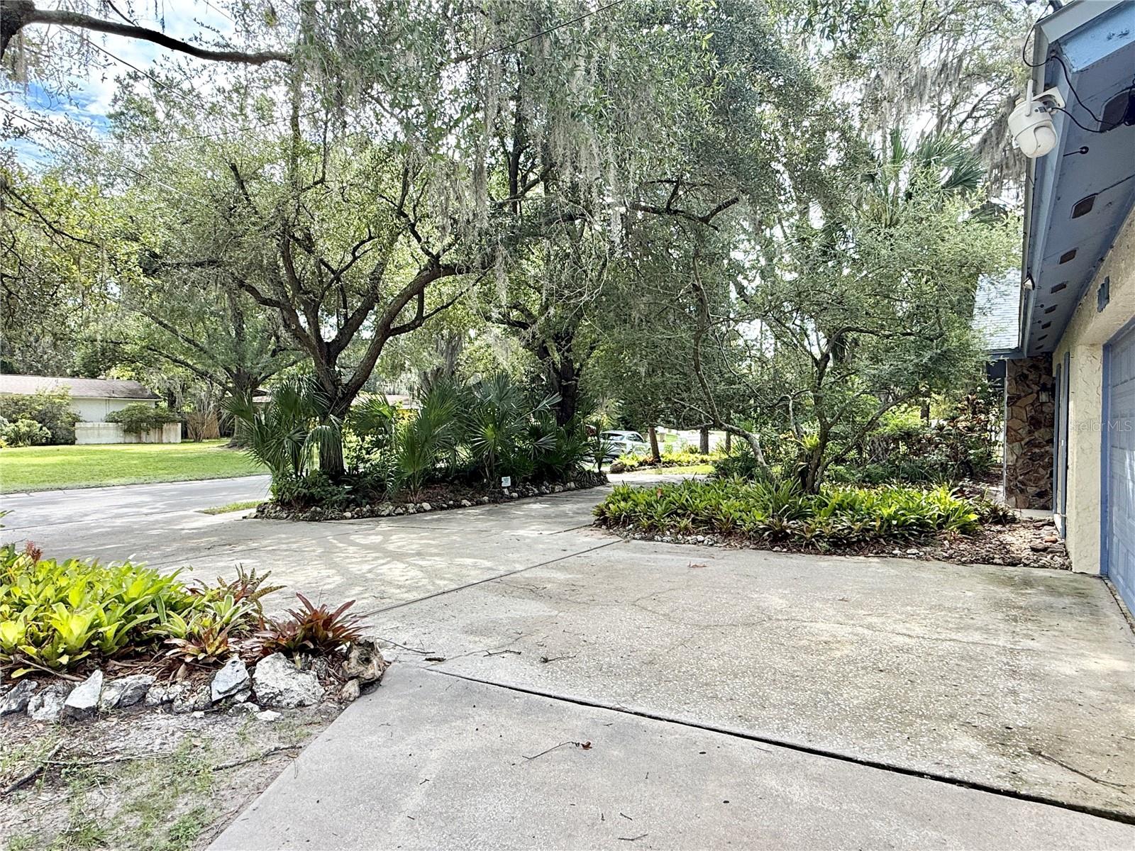901 W RIVER DRIVE