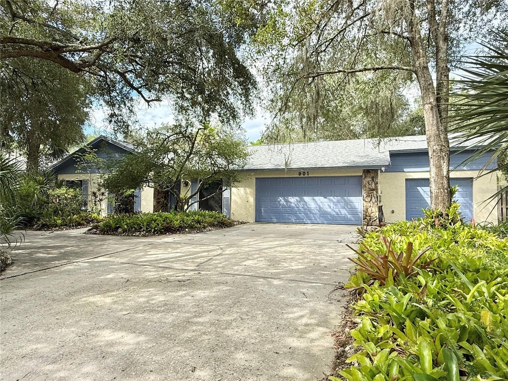 Photo of 901 W River Drive, Temple Terrace, FL 33617 (MLS # TB8541480)