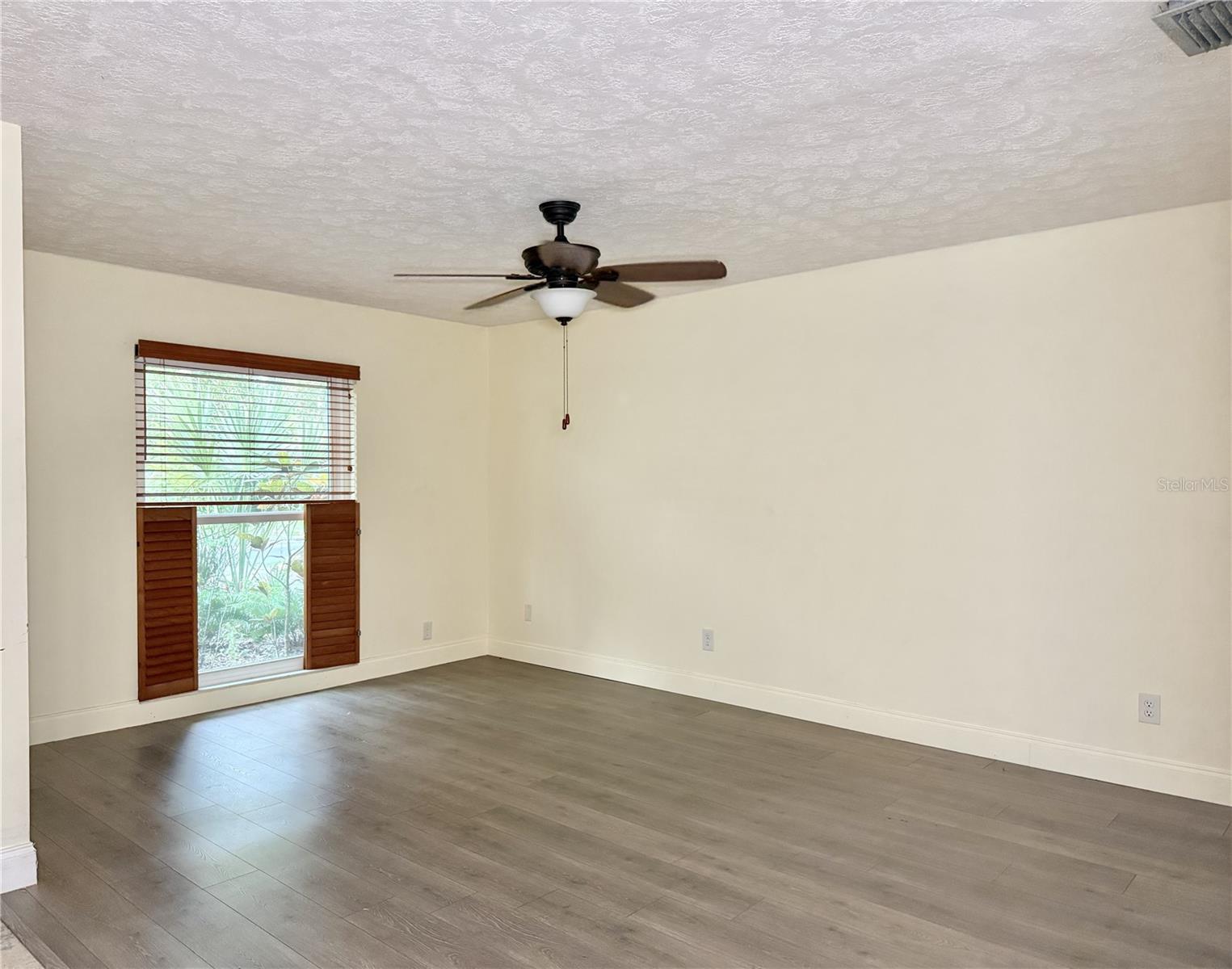 901 W RIVER DRIVE