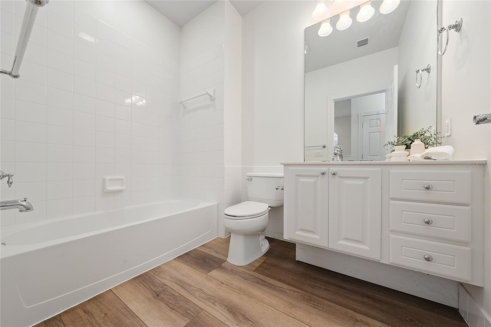 VILLAGEWALK/LK NONA UNS 1A 1B - Residential Lease