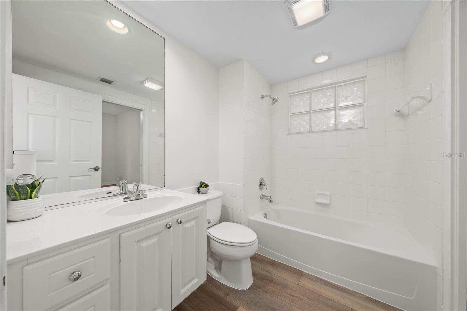 VILLAGEWALK/LK NONA UNS 1A 1B - Residential Lease