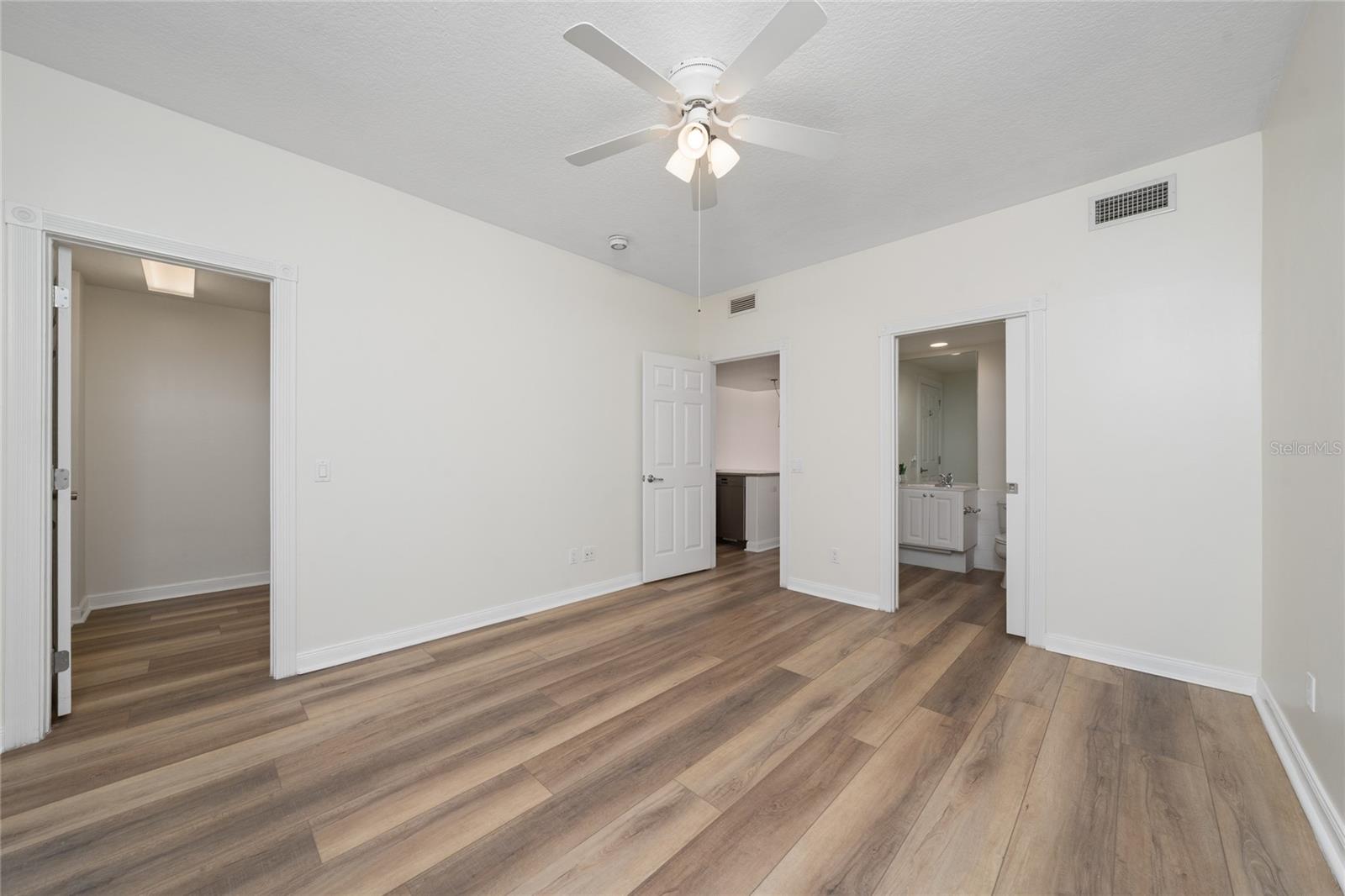 VILLAGEWALK/LK NONA UNS 1A 1B - Residential Lease