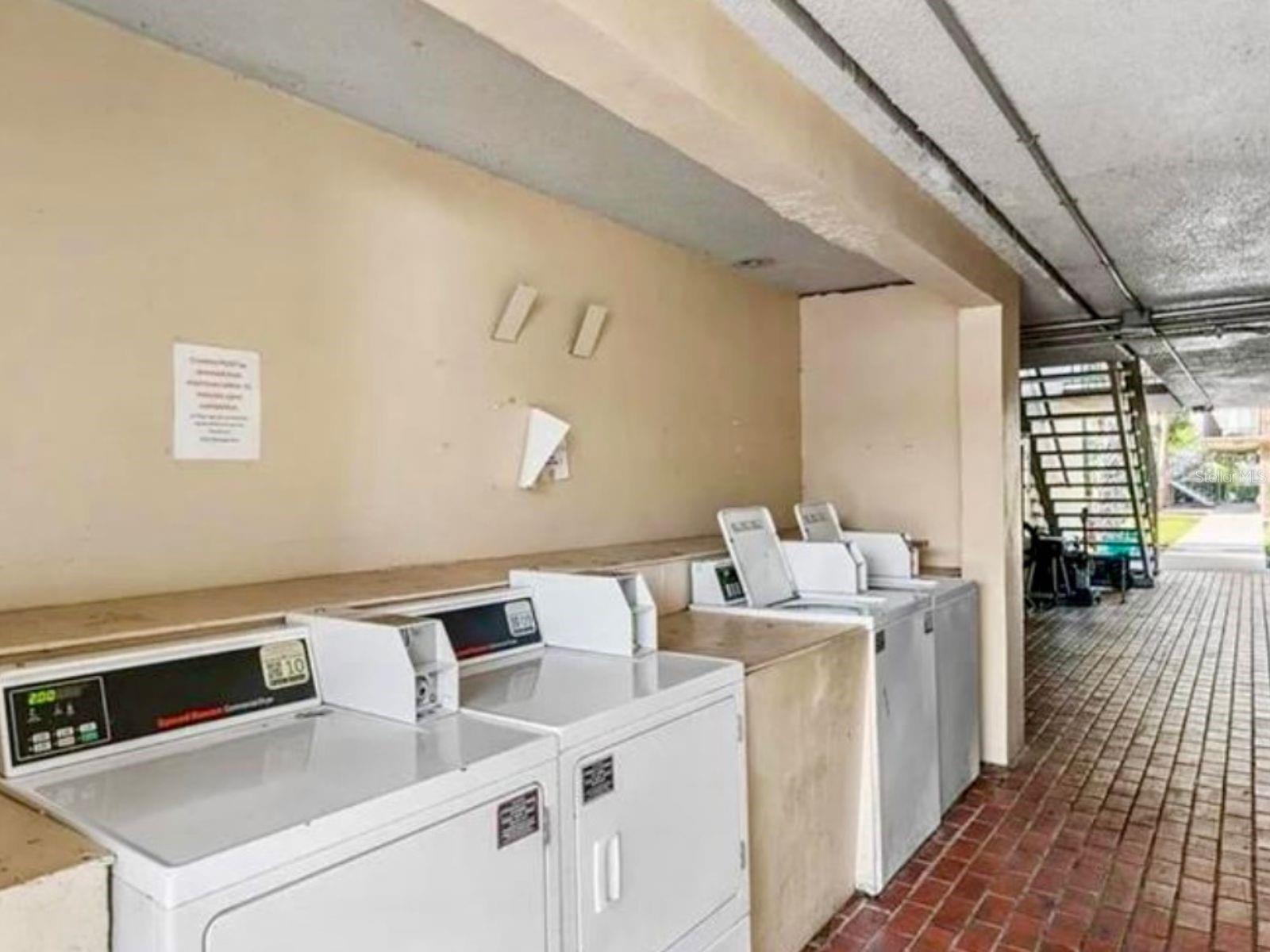 SANDLAKE COURTYARDS CONDO 5901/3515 - Residential
