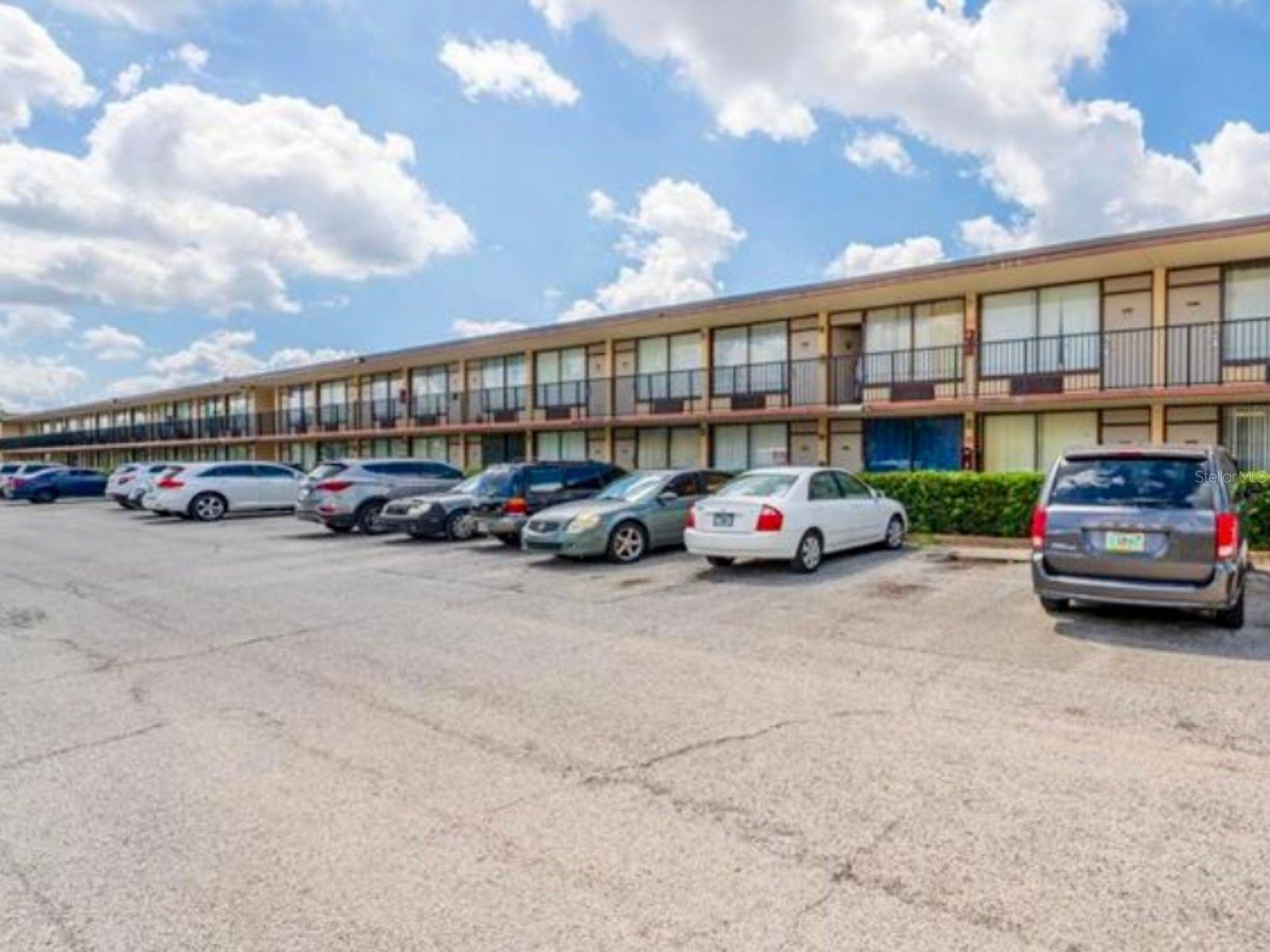 SANDLAKE COURTYARDS CONDO 5901/3515 - Residential