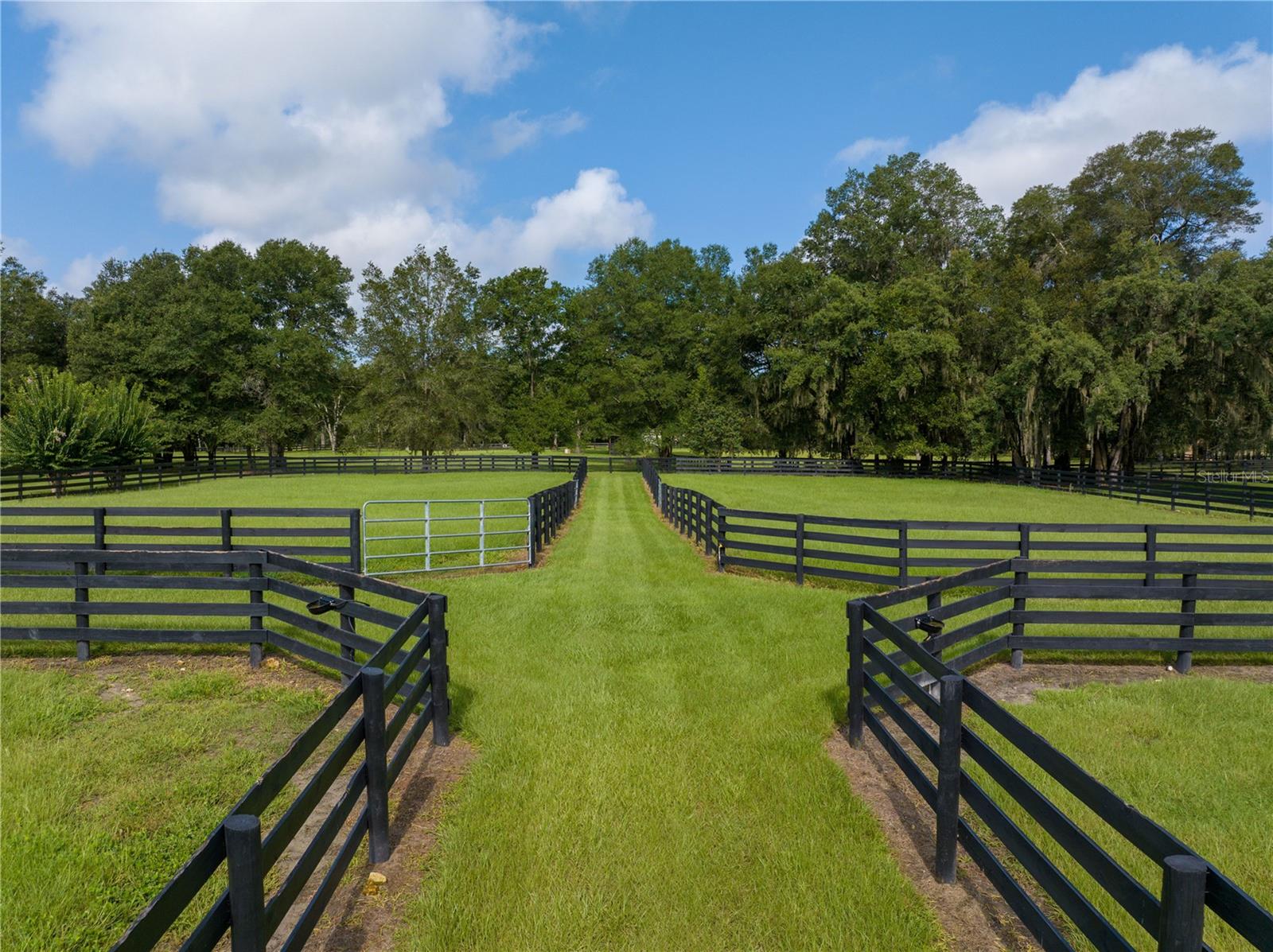 RAINBOWS END ESTATES UN 01 - Farm