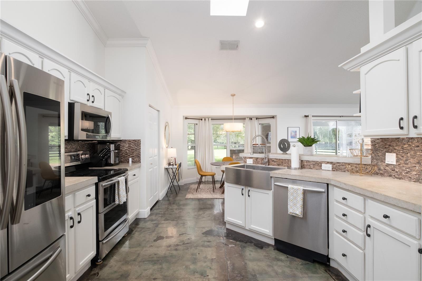 RAINBOWS END ESTATES UN 01 - Farm