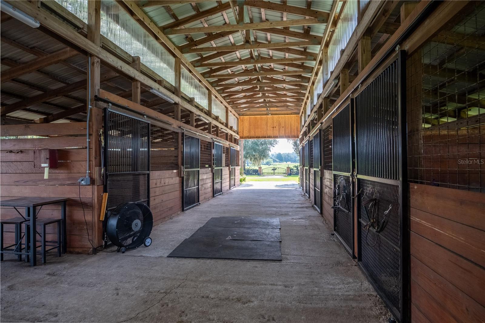 RAINBOWS END ESTATES UN 01 - Farm