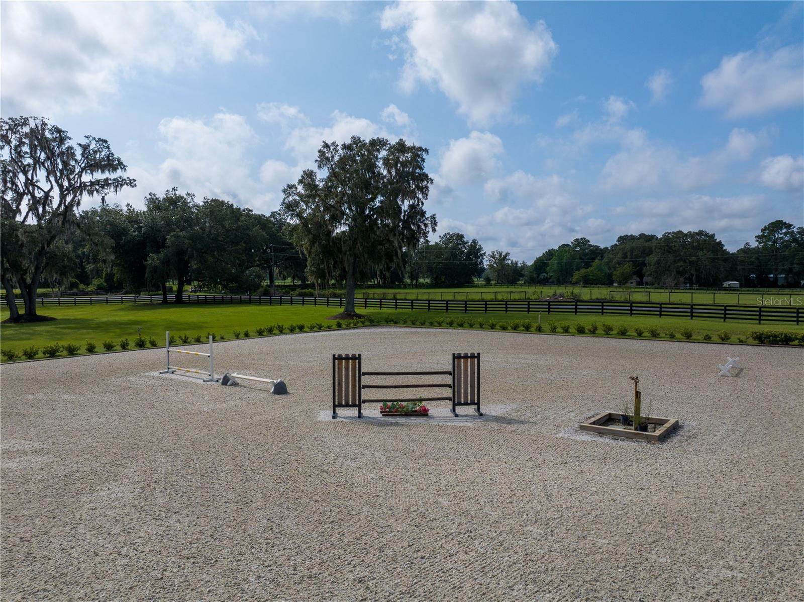 RAINBOWS END ESTATES UN 01 - Farm