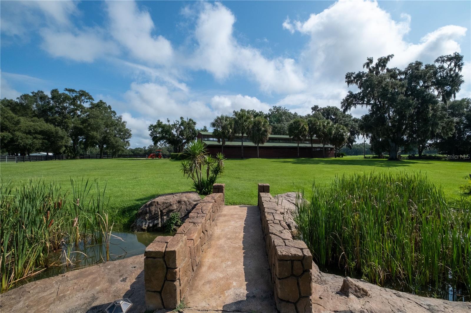 RAINBOWS END ESTATES UN 01 - Farm