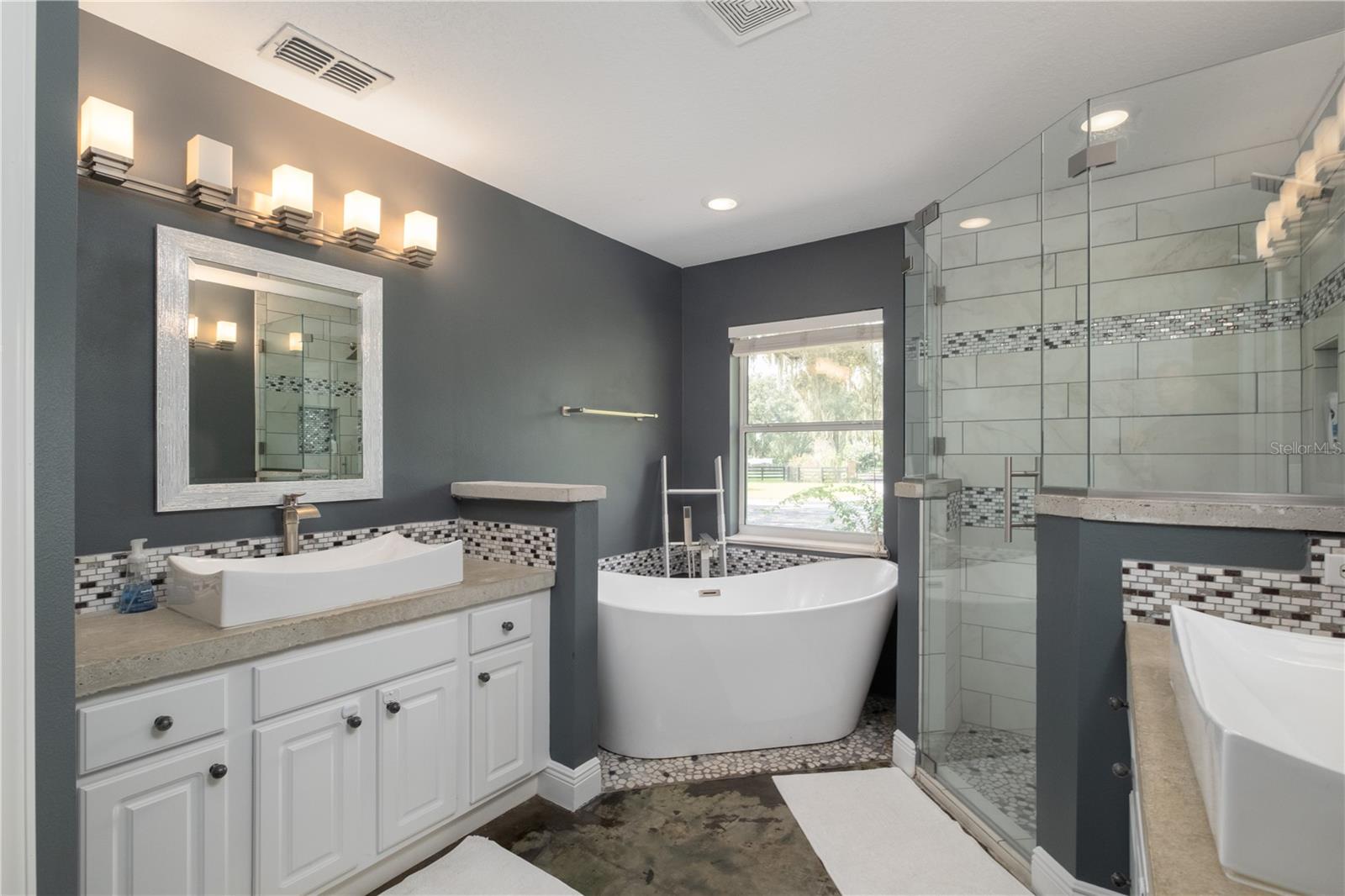 RAINBOWS END ESTATES UN 01 - Farm