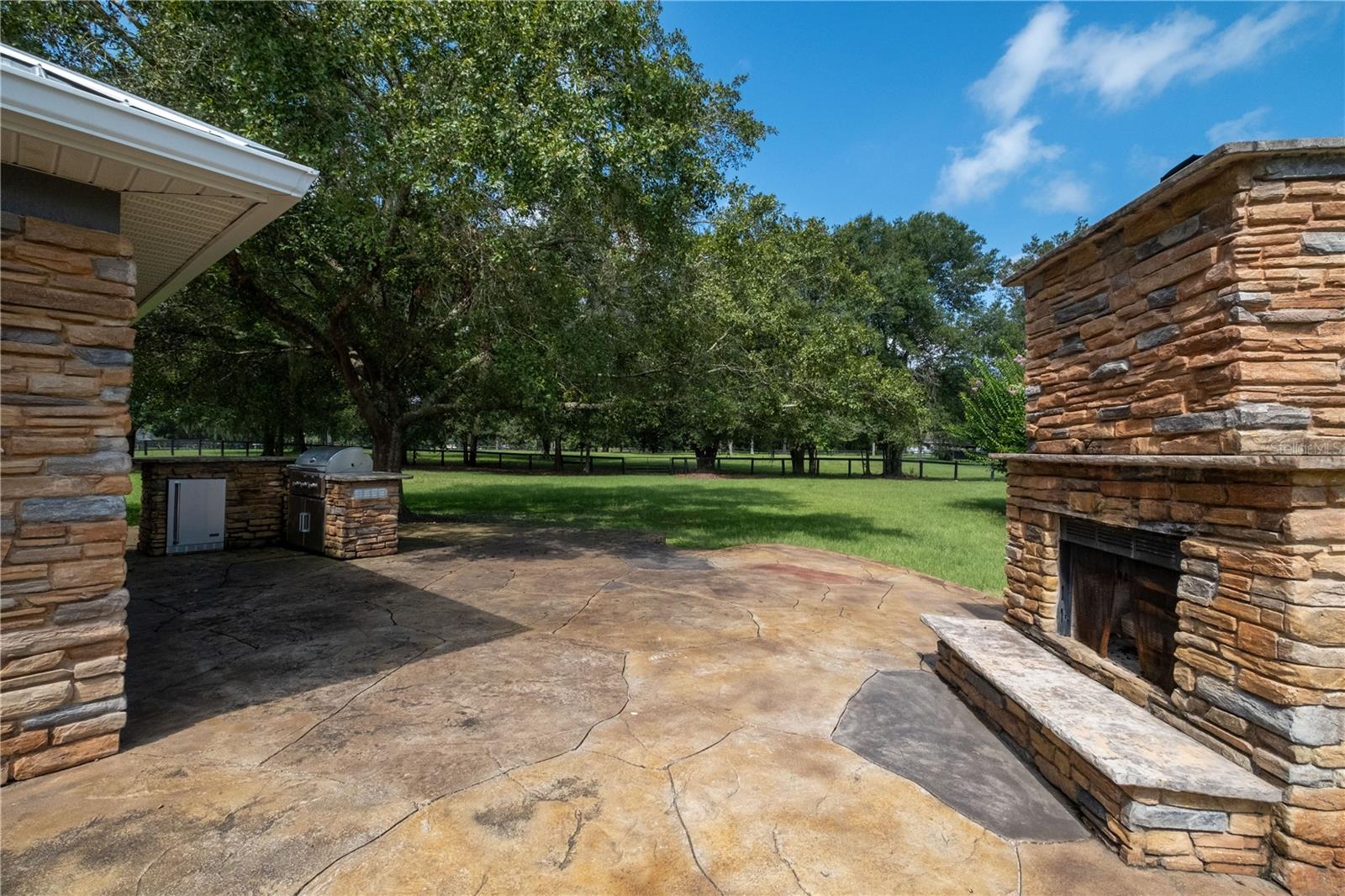 RAINBOWS END ESTATES UN 01 - Farm