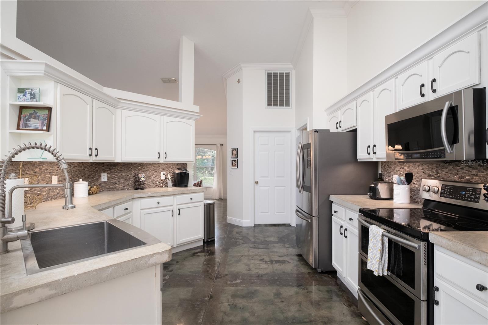 RAINBOWS END ESTATES UN 01 - Farm