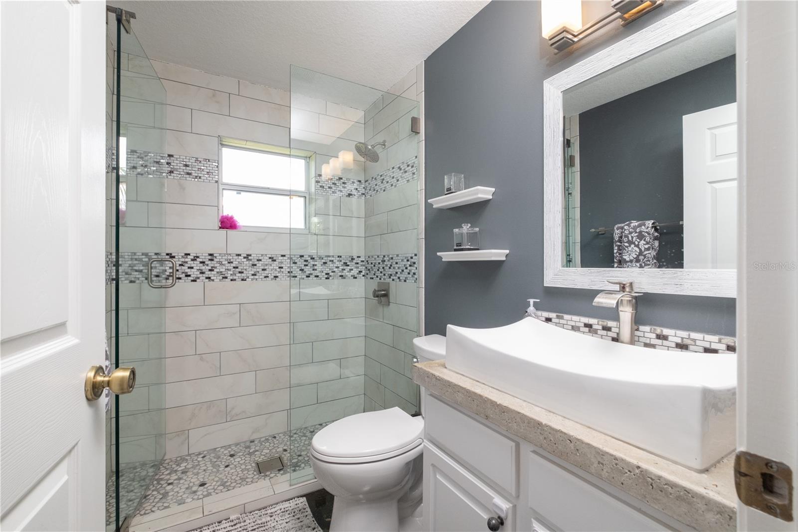 RAINBOWS END ESTATES UN 01 - Farm