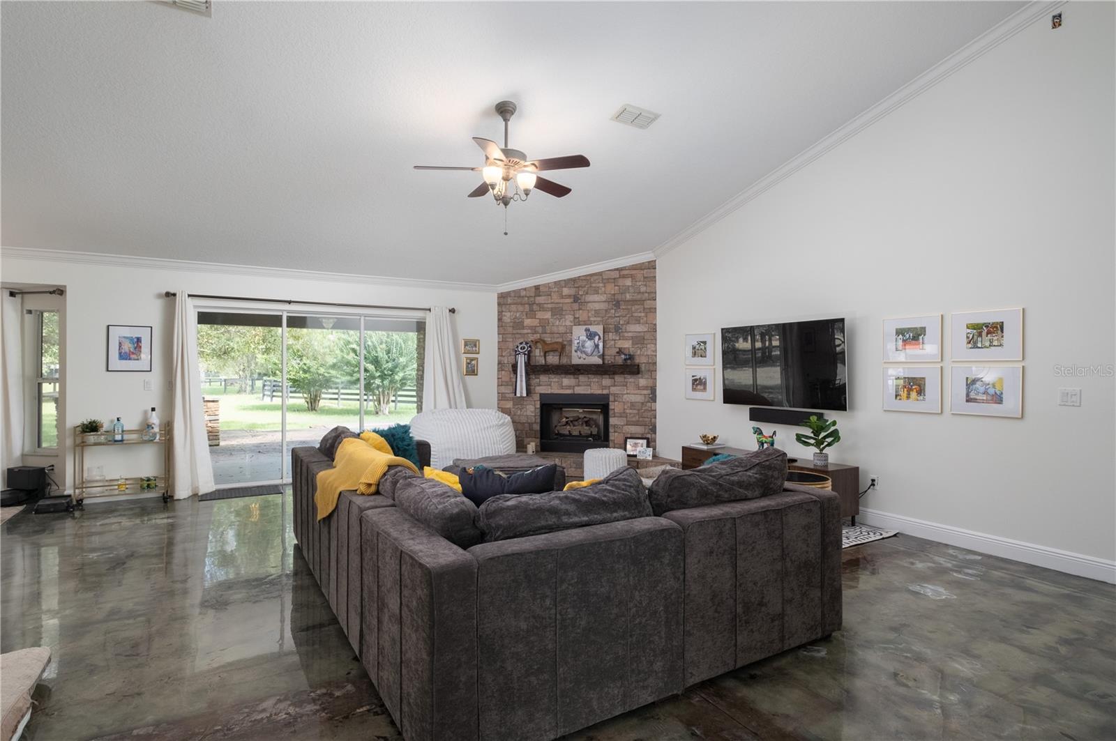 RAINBOWS END ESTATES UN 01 - Farm