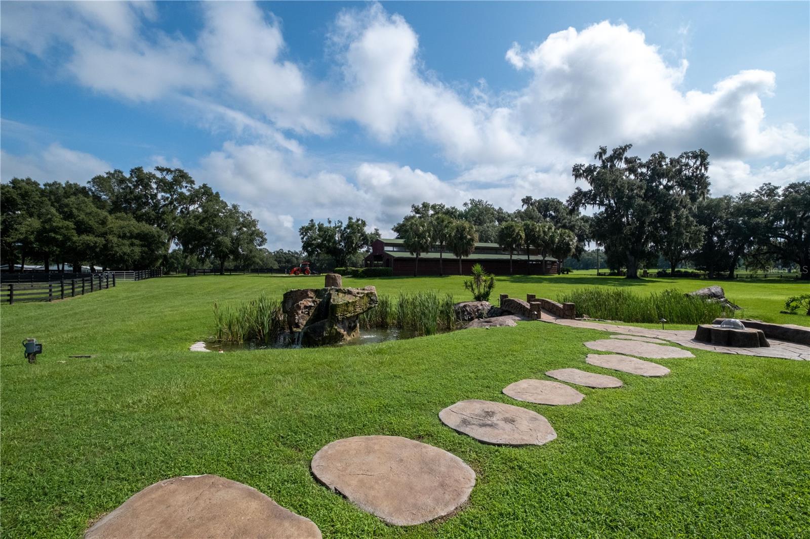 RAINBOWS END ESTATES UN 01 - Farm