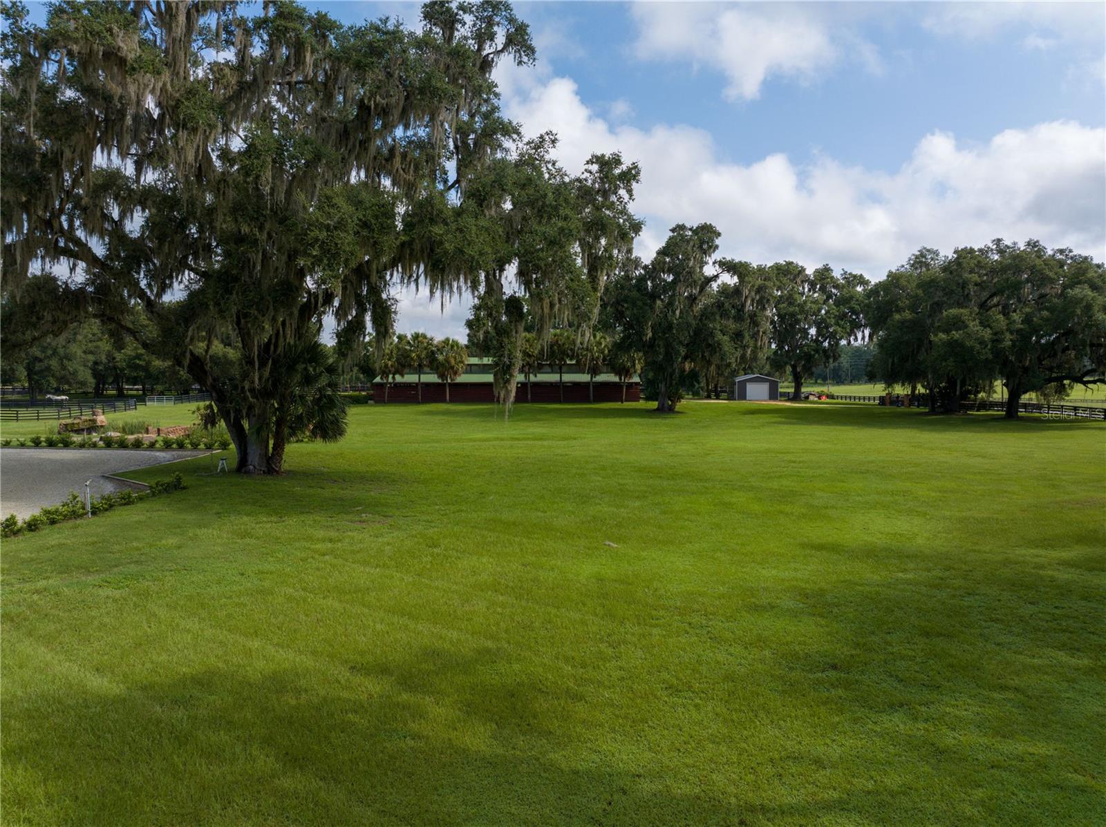 RAINBOWS END ESTATES UN 01 - Farm