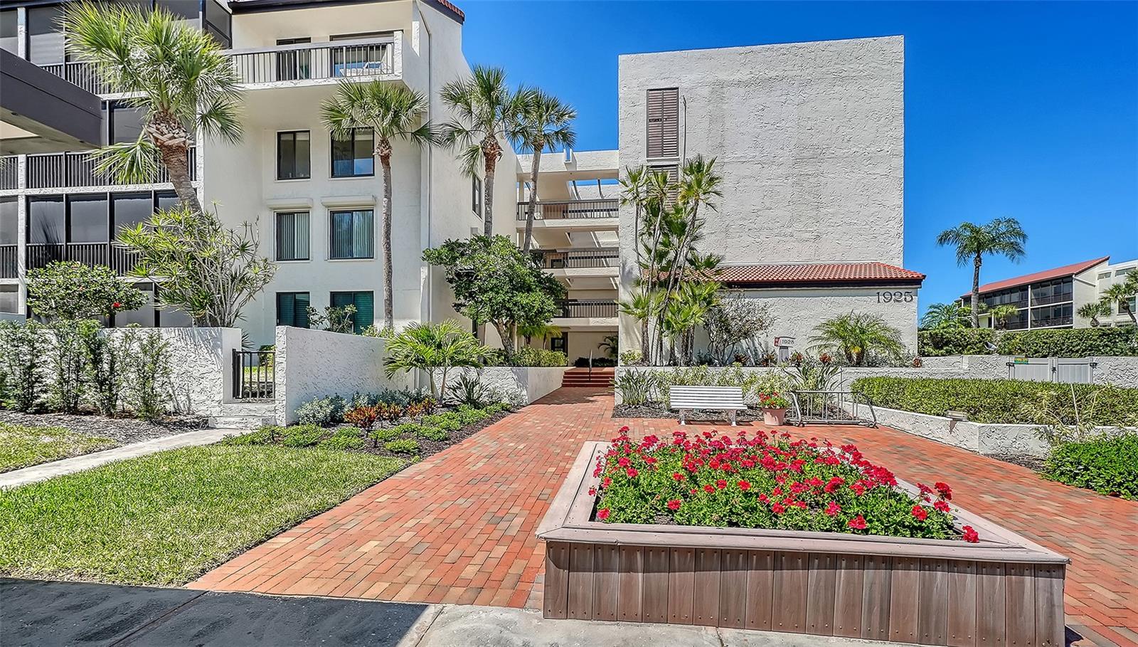 1925 GULF OF MEXICO DRIVE G8-303