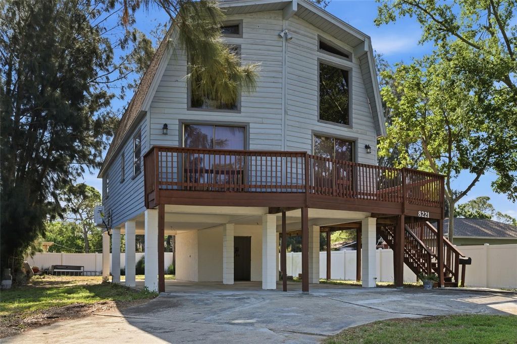 Photo of 8221 Riverside Dr NE, St Petersburg, FL 33702 (MLS # TB8499590)