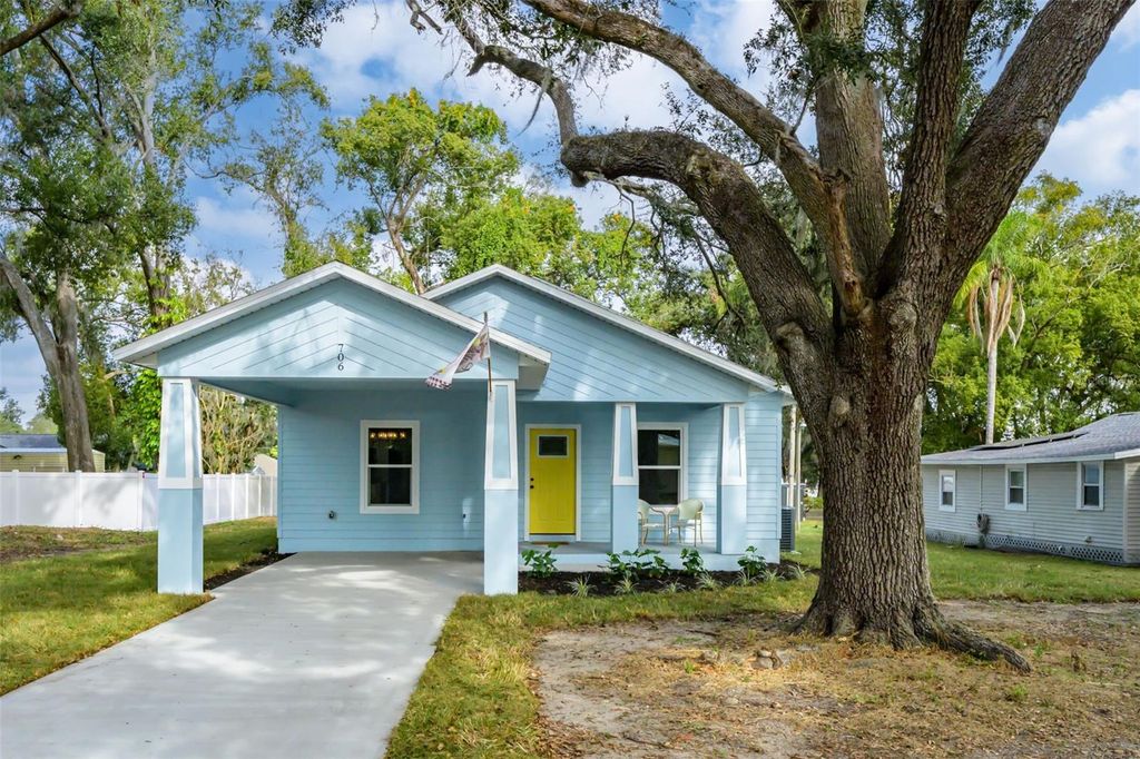 Photo of 706 Avenue E, Plant City, FL 33563 (MLS # TB8457094)