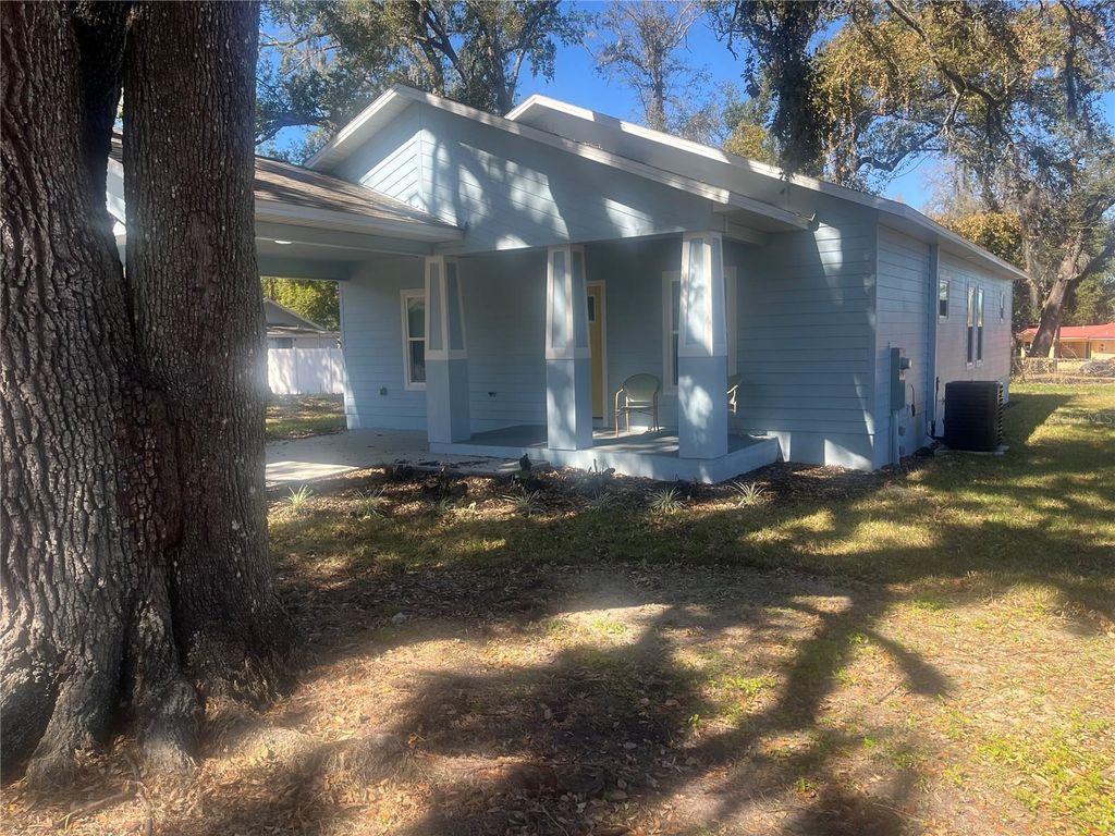 Photo of 706 Avenue E, Plant City, FL 33563 (MLS # TB8457094)